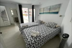 188 LAS TORTUGAS Holiday Home by Sunkeyrents, Плайя де лас Америкас