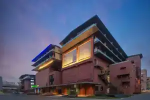 Holiday Inn Express Beijing Shijingshan Lakeview, An Ihg Hotel, Пекин