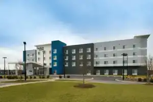 Отель «Fairfield Inn & Suites by Marriott Charlotte University Research Park», Шарлотт