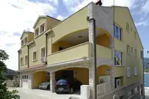 Apartment With 2 Bedrooms in Vela Luka, With Wonderful Mountain View,, Вела Лука