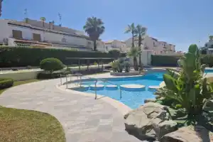 Lovely Apartment Near the Beach in Sunny La Mata, Торревьеха