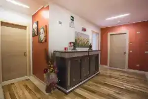 La Grotta Hotel, Верона