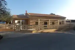 Apothiki House, Ипсос
