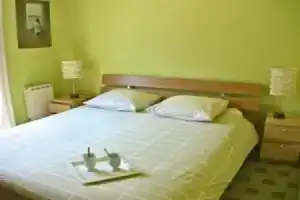 ESCALE MARSEILLAISE, Grand T2 calme, près du Vieux Port pour 2 a 4 personnes, NETTOYAGE RIGOUREUX, Марсель