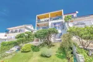Awesome Home in Crikvenica With Wifi and 2 Bedrooms, Цриквеница
