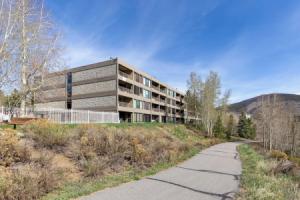 The Lodge at Lake Dillon #111 by Summit County Mountain Retreats, Диллон