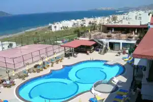 Violin Apartments, Акьярлар