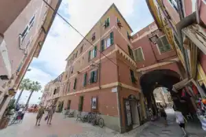 ALTIDO Laigueglia a 20 metri dal mare, Лайгуэлья