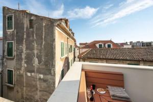 2 Flat Apartment With Terrace And Outdoor Shower, Шибеник