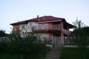 Fügefa Vendégház, Орфю