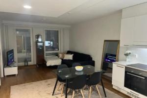 Stylish apartment with sauna nearby Airport, Вантаа
