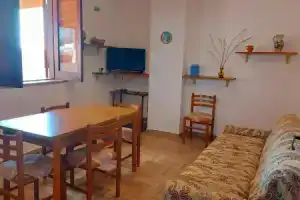 Casa Crispi 10, Джойоза-Мареа