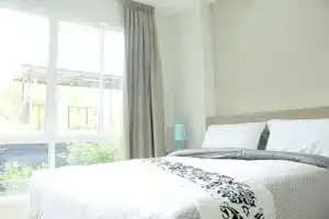 Urbanie Condominium, Районг
