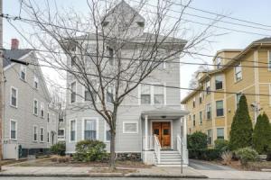 Walk to Harvard Square: Apartment in Cambridge, Бостон