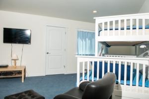 The Lighthouse 3 Br home by RedAwning, Рокуэй-Бич
