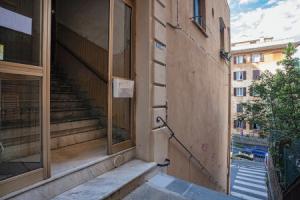 A Quiet Place in Genoa, Генуя