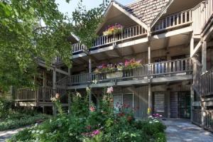 Charming Aspen Retreat - Bus To Ski Areas 2 Bedroom Condo by RedAwning, Аспен