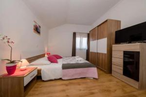 Apartments Vladimir 2835, Раб