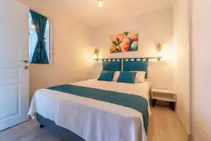 Kamkat Otel, Гейнюк