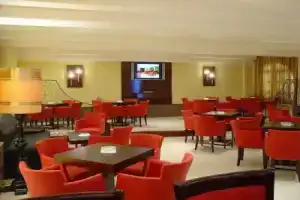 Oasis Hotel, Перама