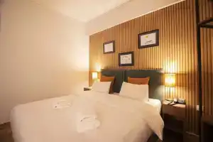 Falireon Hotel, Пирей