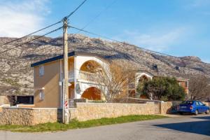 Nice Apartment in Cesarica With Wifi and 1 Bedrooms, Cesarica