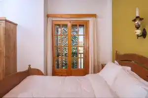 Erofili's Home, Портария