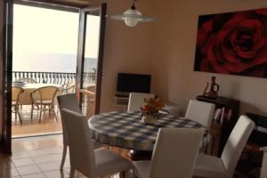 Villa Laura Sea View Apartments, Кастеллабате