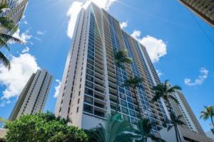 Deluxe Ocean and City View Waikiki Banyan Condo, Free Parking & Wi-Fi, Гонолулу