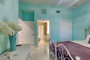 Brightwater 203 by Distinctive Beach Rentals, Клируотер Бич
