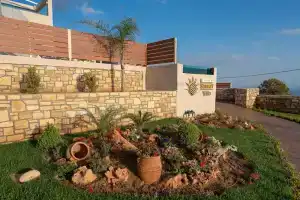 Mountainside Villa With Private Pool and Kids Playground Walk to Restaurant, Плакиас