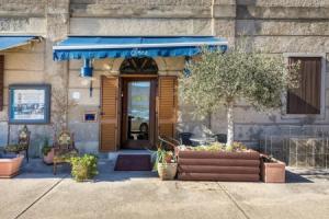 Pet-friendly Apartment in the Heart of Cres, Црес