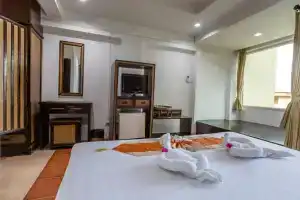 PorterHouse Beach Hotel, Патонг