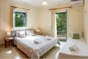 Nikis Country House - Lefkada BnB Private Parking, Лигия