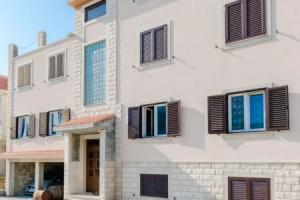 Apartment Karlo - Two Bedroom Apartment With Balcony, Kaštel Kambelovac