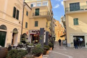 Tra Sole e Mare Spotorno, Споторно