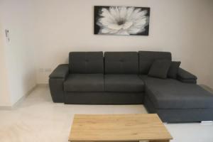 Lovely 1 bedroom apartment close to Marsascala Promenade, Марсаскала