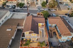Walk to Trestles Beach, Shared Yard+firepit El Camino Surfhouse A by Avantstay, Сан-Клемент