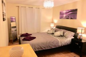 Azim and Suzi’s city centre apartment Inverness, Инвернесс