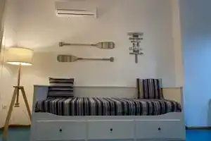 Maison 203, Искья