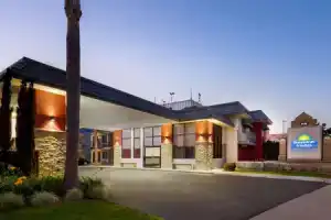 Апарт-отель «Days Inn & Suites by Wyndham At Disneyland Park», Анахайм