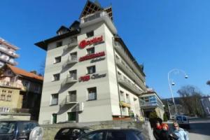 Apartament 210, Крыница