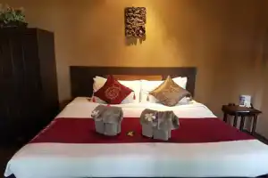 Melina Beach Front Bungalows, Бан Кхао Тхонг