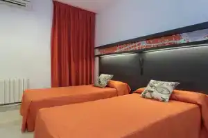 Hostal Benidorm, Барселона