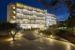 Vasia Royal Hotel, Гувес