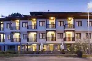 Summer Hotel, Акьяка