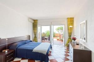 Taormina Apartment with Panoramic View, Таормина