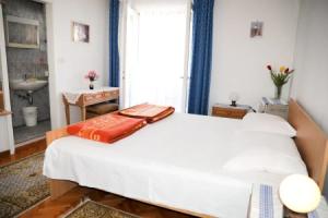 Rooms Dragica Red Room 1 Br Apts, Раб