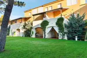 Sun-kissed Holiday Home in Islantilla With Swimming Pool, Ислантилья