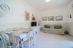 Casa Felice near the center of Porto Azzurro-CASA FELICE, Порто-Аццурро
